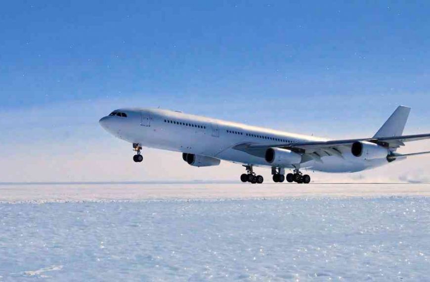 ‘Total Dream’ as plane lands on Antarctica for first time
